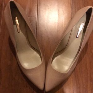 NWOT size 8 BCBG heels
